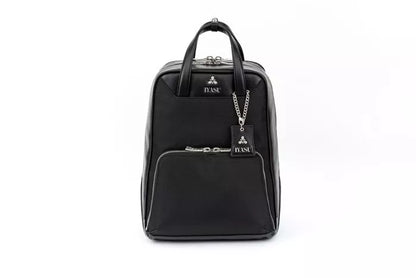 A vegan black leather bag with a chain attached to it.
Product Name: The Elsie Medical Bag In Black
Brand Name: IYASU