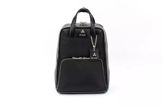 A vegan black leather bag with a chain attached to it.
Product Name: The Elsie Medical Bag In Black
Brand Name: IYASU